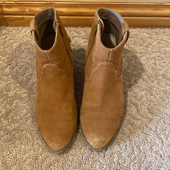 Vionic Waterproof Brown Suede Boots Size 8.5 - Picture 2 of 3